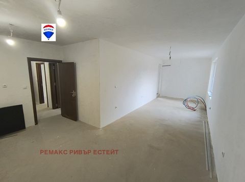 RE/MAX is verheugd u een EXCLUSIEF appartement met twee slaapkamers in het centrum van de stad te presenteren. Het appartement is gelegen op de eerste verdieping, het tweede gebouw volgens BDS. De verwarming is met centrale verwarming. Op een netto w...