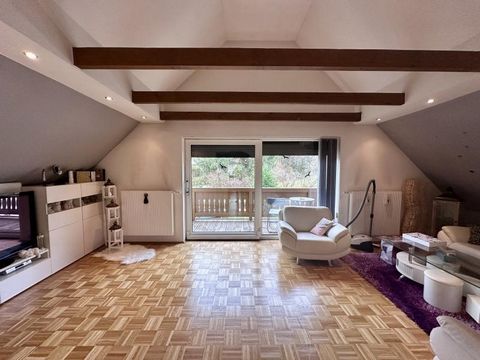 Modern, flexibel, dicht bij de natuur en perfect om vanuit huis te werken, deze eengezinswoning is ideaal voor professionals die op zoek zijn naar een comfortabele woning met een rustige werkruimte. Dit huis biedt ideale omstandigheden voor een profe...