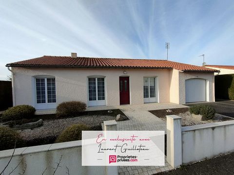 VENDEE 85130 Saint Aubin des Ormeaux axe Cholet-Les Herbiers, à 15mn du Puy du Fou. Laurent GUILLOTEAU vous propose cette maison de 99 m2 à 195 000 euros (Honoraires charge vendeur). Cette maison de plain-pied située en lotissement comprend un salon-...