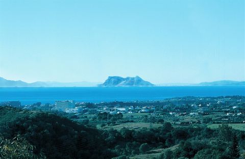 ESTEPONA ... TRAMA Grande terreno sopraelevato con vista libera sul mare sud-occidentale e sulle montagne. Vicino alla spiaggia (2,5 km), ottimi ristoranti, supermercati, ospedale, scuole ecc. La Panera sul Nuovo Miglio d'Oro tra San Pedro ed Estepon...