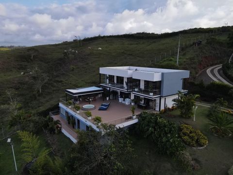 EXCLUSIEVE LUXE VILLA MET PANORAMISCH UITZICHT OP HET CALIMAMEER Ontdek de perfecte balans tussen hedendaagse luxe en natuurlijke sereniteit in dit buitengewone pand van 720m² gebouwd op een bevoorrecht perceel van 3.000m² in het prestigieuze meer va...