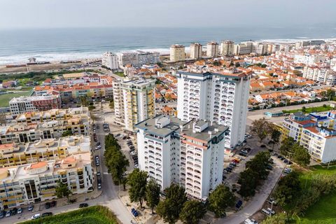 T3 Wohnung umgewandelt in T2 400m von den Stränden und der Promenade von Costa da Caparica entfernt Es wurde im Dezember 2021 komplett renoviert, seine Räume wurden neu gestaltet, um ihnen mehr Weite zu verleihen und die Nutzung der Wohnräume rentabe...