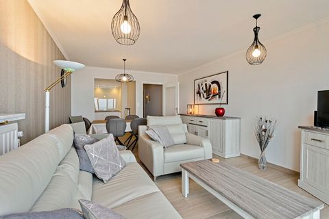 Dit volledig gerenoveerde appartement met prachtig uitzicht op zee is de perfecte plek om te ontspannen aan de kust. De ruime woonkamer is gevuld met natuurlijk licht en beschikt over een open keuken die is uitgerust met alle gemakken die u nodig hee...