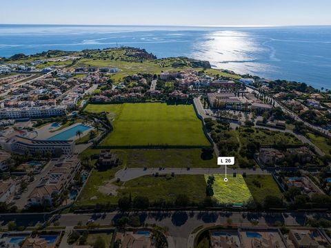 Présentant une opportunité rare de posséder un superbe terrain dans le quartier le plus recherché de Lagos, Porto de Mós. Cet impressionnant terrain de 1 193 m² offre une magnifique toile vierge pour la construction de la maison de vos rêves, avec un...