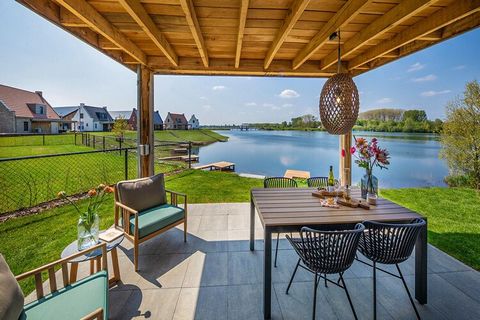 Deze gezinsvriendelijke villa, gelegen in het rustige Parc Maasresidence Thorn, biedt een lichte en ruime omgeving, perfect voor ontspanning en plezier. De villa beslaat ongeveer 100 m² en biedt plaats aan maximaal 4 personen met 2 slaapkamers. De ho...