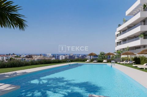 Appartementen in een goed gelegen wooncomplex met uitzicht op zee in Estepona De appartementen liggen in een wooncomplex in Estepona, Málaga, Spanje. Estepona is een van de populairste gebieden aan de Costa del Sol. Met de zon die het grootste deel v...