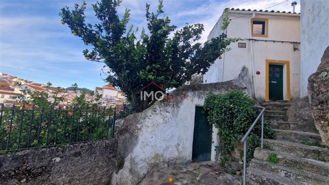 Haus mit 2 Schlafzimmern im Herzen des jüdischen Viertels von Castelo de Vide, mit Außenbereich und ausgezeichneter Aussicht. Im Erdgeschoss der Villa hat man Zugang zur Küche mit einem Fenster, das die beste Aussicht bietet. Im ersten Stock befinden...