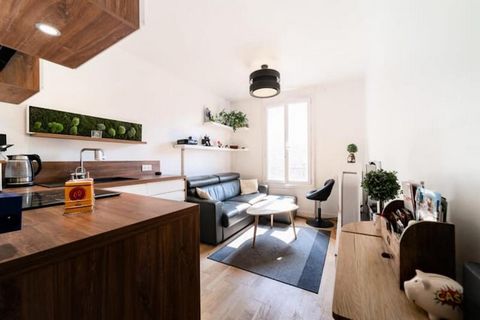 Dit charmante appartement van 25 vierkante meter biedt een gezellig toevluchtsoord in het hart van het 15e arrondissement van Parijs. Het is perfect voor zowel toeristen als professionals en beschikt over een lichte en goed ontworpen slaapkamer met e...