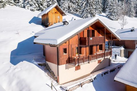 Dop Real Estate bietet: Ein schönes freistehendes Chalet mit sehr spektakulärem Blick über Chatel, Portes du Soleil, Frankreich. Im sehr beliebten Stadtteil Petit-Chatel gelegen, erreichen Sie innerhalb weniger Minuten mit dem Auto oder dem Skibus (A...