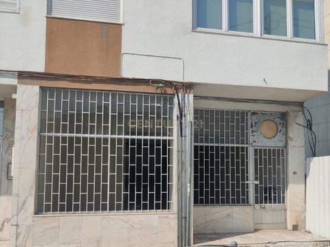 Spacious Store with 172 m² of Area Ideal for Retail or Services Key Features: Total area: 172 m² Spacious interior with plenty of natural light 1 independent entrance Sanitary facilities 2 shopfront windows with good street visibility High ceiling Ea...