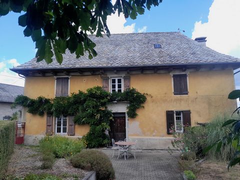 CORPS DE FERME SUR 1 Ha DE TERRAIN ENVIRON A 25 MN D'AURILLAC