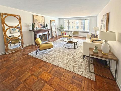 Ce spacieux appartement de 2 chambres (convertible-3) avec 2,5 salles de bains est l’occasion idéale de profiter d’une vie gracieuse dans un immeuble de première classe. Il y a un très grand salon offrant une vue ensoleillée sur Sutton Place et le po...