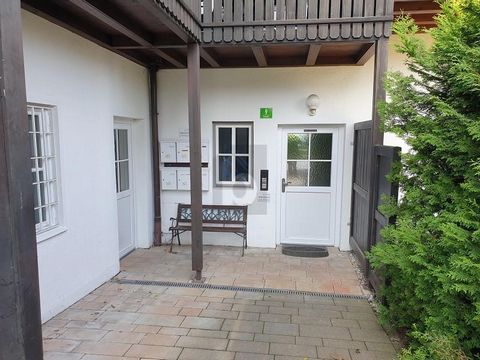 Le confortable appartement de 2 pièces à Bernau am Chiemsee est idéal pour les célibataires ou les couples qui apprécient la proximité du centre et des jardins du spa. La cuisine équipée moderne vous invite à cuisiner, tandis que le balcon vous invit...