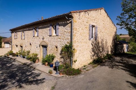 Maison en pierre de 250 m² avec jardin et terrain