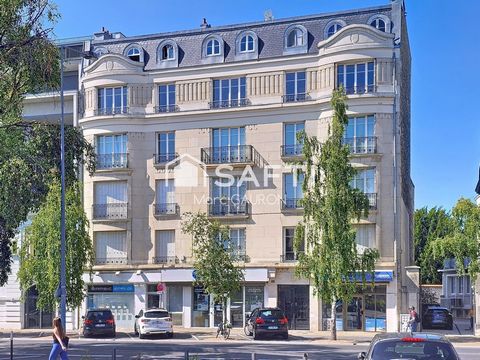 Bâtiment chic des années 1920 sur belle adresse