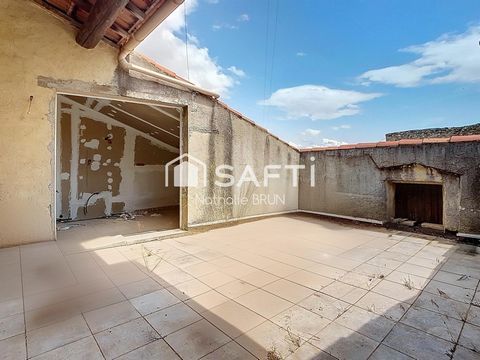 Maison de 230 m² avec cour terrasse et dépendance