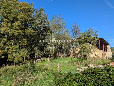 Fermette à rénover avec serres agricoles