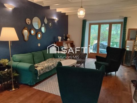 Belle maison en pierre de 200m2 sur terrain de 1260 m2 avec une très belle pièce de vie de 59 m2