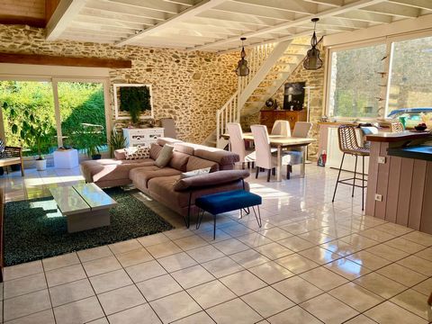 Maison en pierre rénovée avec un esprit loft à Malemort