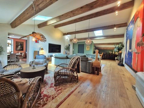 Charmante Maison Rénovée du XIXe Siècle avec Terrasse et Grand Garage au Cur de Capestang