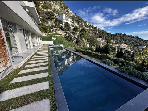 Villefranche-sur-Mer  Villa contemporaine d'architecte avec vue panoramique sur la baie et le Cap-Ferrat