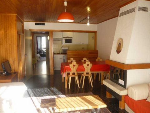 The Residence Les Gemeaux II is situated at 500m from the center of the ski resort of Villard de Lans. The swimming pool ans the ice rink are at 5 minutes by walk. Ski slopes are at 3km from the residence, however you could take the free shuttle to r...