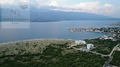 Location: Zadarska županija, Posedarje, Vinjerac. Features: Tip zemljišta=građevinsko Namjena=stambeno Vlasnički list=1 Udaljenost od mora=200
