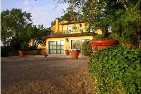€1,200,000 €950,000 5-bedroom hilltop villa with swimming pool and large grounds in Cetona, Tuscany – one of Italy's most naturally beautiful villages. The property – completely renovated in 2012 – measures a spacious 350sq m and the pool is 12m x 6m...