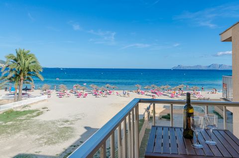 Gezellig appartement voor 4 personen gelegen aan de kust van Puerto de Alcúdia. Het terras is een absoluut magische plek dankzij zo'n uniek en verbazingwekkend uitzicht op het paradijselijke strand van Puerto de Alcúdia. Stel je voor dat je een medit...