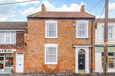 A charming, listed Georgian house, with a renovated detached barn, proudly stands a head above the rest – its adjoining neighbours - in the centre of the historic village of Donington around 10 miles north of the attractive market town of Spalding in...