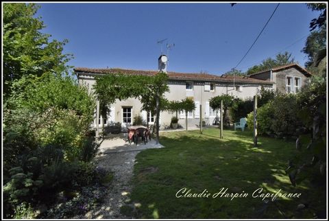 Dpt Deux Sèvres (79), à vendre LA FORET SUR SEVRE maison P14 - 3 logements - 339 m² habitable - 16915 m²