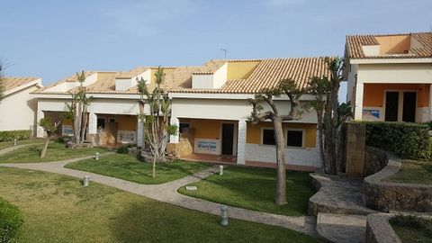 Elegant residence consisting of series of terraced houses of a typical style for this zone, perfectly in order, habitable, without need of any works, distant from Brucoli approx. 1,5 km. The villas are free on 2 or 3 sides, depends on a position. Vil...