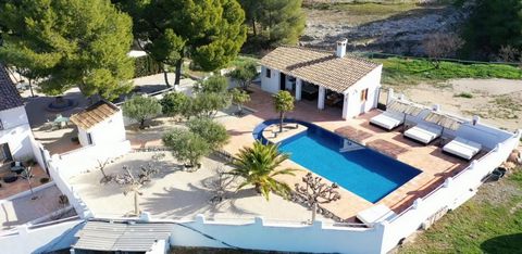 Property Reference PCB100 This unique 300-year-old ‘cortijo’ (600m2 farmhouse), set in 20,000m2 of pine, almond and olive trees, surrounded by cultivated fields, was once owned by the famous bullfighter Pedro Barrera Elbal. Lovingly renovated by the ...