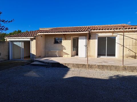 Located in the town of Caromb, come and discover this villa of 120 m2 divided into two parts. The first with a surface area of about 80 m2 consists of a large and pleasant living room kitchen and living room and a sleeping area composed of 3 bedrooms...