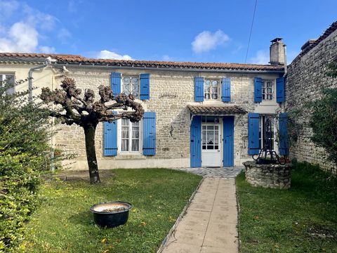 This beautiful country house is located close to the town of Aulnay de Saintonge, which is close to amenities and services (bar/restaurants,supermarket, market twice a week, vet, doctor ect.) On the ground floor: An entrance hall, a kitchen with open...