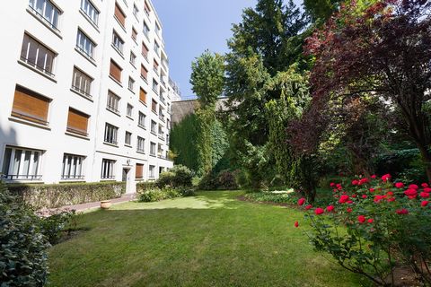 Welcome to Arnave, a stunning apartment nestled in the desirable neighborhood of Auteuil. This residential neighborhood keeps a village-like charm while still being well connected to all the sights and spots of Paris. Arnave, with its spacious layout...