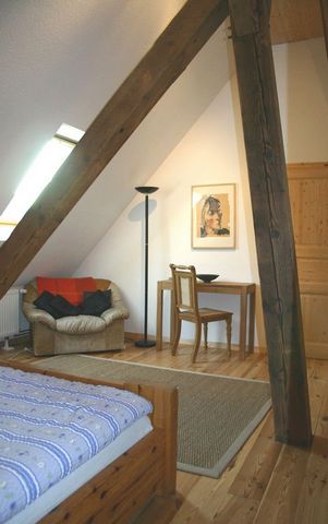 Charming Single Studio Apartment - for1-2 Personnen. Quiet South facing & modern / newly renovated. No smoking apartment with open beams in a turn of the century (ca. 1900) German Farmhouse. Ideal for a single (max. 2 persons). Located on the edge of...