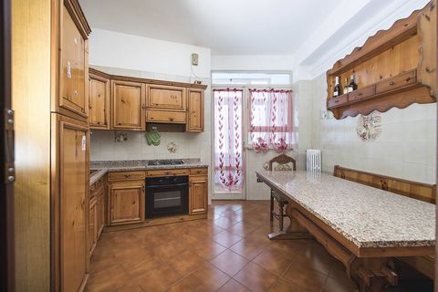 Cappuccini area - a few steps from Piazza Crispi and the historic center of Viterbo, we offer for sale a large apartment. The property of approximately 110 m2 is located on the first floor with lift and is divided as follows: large and welcoming room...