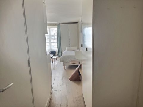 MOBILITY LEASE ONLY: In order to be eligible to rent this apartment you will need to be coming to Paris for work, a work-related mission, or as a student. This lease is not suitable for holidays. Apartment: Step into this studio with its bright parqu...
