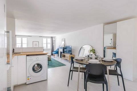 Explore this superb 55m² apartment nestled on the 6th floor, offering a unique experience in the heart of the city. Although located without an elevator, this urban retreat is perfectly equipped to guarantee an unforgettable stay. The open, functiona...
