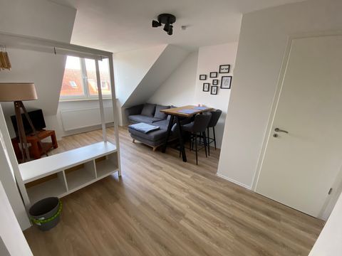 Enjoy a modern interior with an excellent room layout. Despite the attic, there are no slopes in the bedroom, although the room height is 2.65 meters! Generous window fronts complement the bright and spacious flat with a modern shower area and separa...
