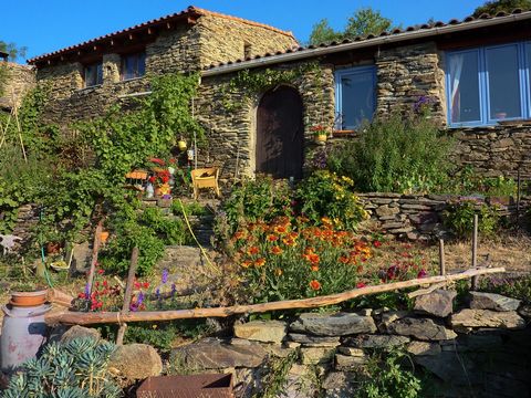 Contact: Kossel IMMO, Karl and Sabine (departments 32, 65, 31 and 66) at ... D-HABITAT (pro card CPI ... In a very quiet hamlet in the Pyrénées Orientales, 5 very pretty stone houses, huddled together, form a unique and privileged constellation facin...