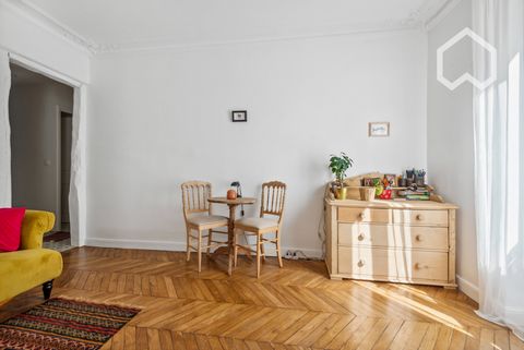Superb new flat in the heart of Montmartre, a stone's throw from Place des Abbesses and Sacré Coeur. A 36m2 T2 flat nestled in a patch of greenery in the heart of Montmartre's golden crescent. A lively, quiet neighbourhood with no noise pollution, a ...
