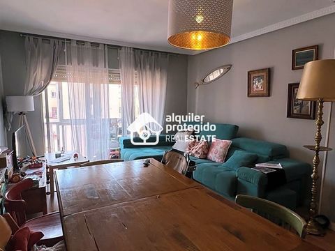 This flat is at Calle de Agapito Marazuela, 40005, Segovia, Segovia, on floor 1. It is a sunny flat, built in 1980, that has 84 m2 and has 3 rooms and 1 bathrooms. It has renovated, calefacción central, outside, garage included, floating floor, secur...