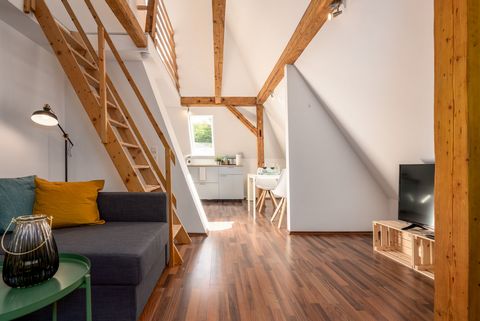 Welcome to my 49m² loft, equipped with a 1.60m bed and a sofa bed. Here you will find a Smart TV, fast WiFi, free parking and self-check-in at any time. The combination of modern furnishings and wooden materials creates a balance between functionalit...