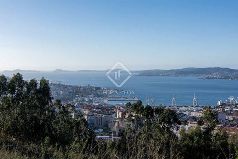 This is an excellent opportunity to buy a good-sized plot with a total of 1,109 square meters in Sampaio, a residential area just outside Vigo, in a quiet, private setting with unique views. The plot is in a residential area with beautifull stylish v...