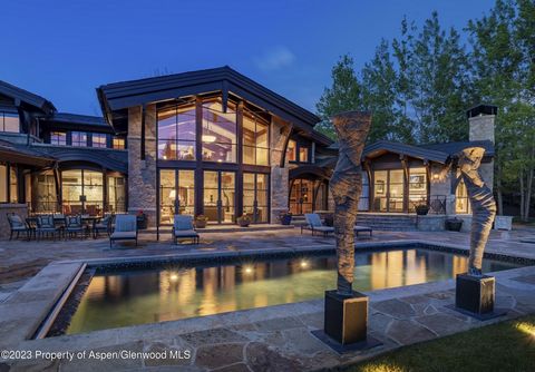 Unmatched style, quality and amenities on over two private acres in West Buttermilk, with sweeping views of the Elk Mountain Range. The sophisticated design is balanced with substantial materials of stone and wood, resulting in the ultimate luxury mo...