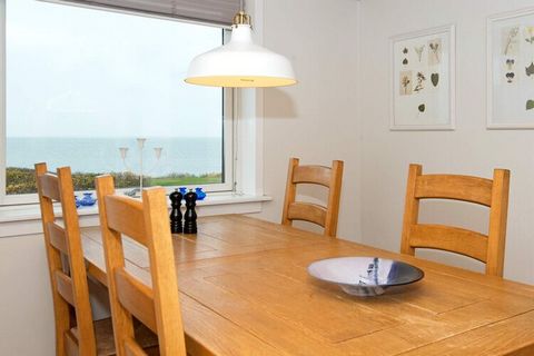 Well-located cottage on two levels. From the 1st floor there is a 180 degree sea view of Ho Bay and the child-friendly beach in Hjerting, which is located at the end of the garden. The cottage was restored in 2019 and furnished with kitchen, living r...