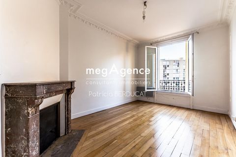Ce bel appartement de 2 pièces d'une surface de 38m²(37,60m² carrez) est localisé dans le 13ème arrondissement de Paris Rue Bobillot au sein du quartier de la Maison Blanche et à proximité de la Butte-aux-Cailles. Il est situé au 5ème étage d'un très...