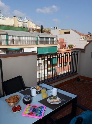 Le gustará: Nuevos apartamentos de vacaciones con cocina en Barcelona. Una de las ciudades más cosmopolitas de Europa, famosa por la arquitectura de Gaudí. Excelente ubicación para los aficionados al fútbol - a sólo 500 metros del Camp Nou, el estadi...